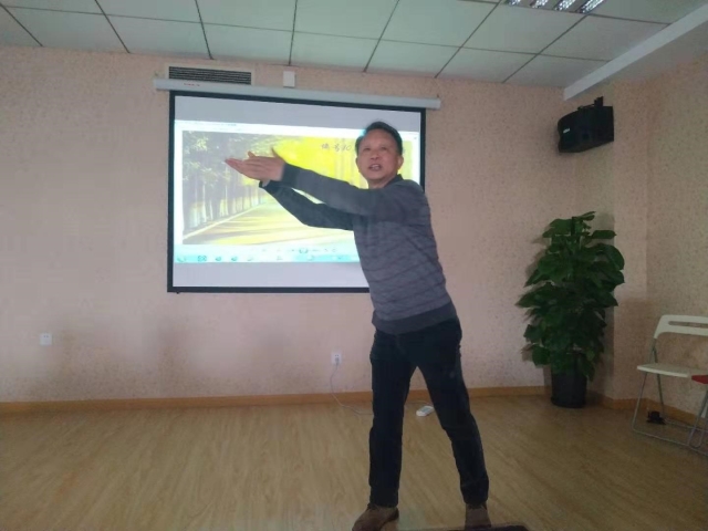 曲刚老师在点评优秀作品 曲刚老师在点评优秀作品